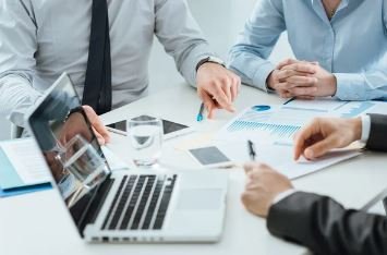 Vender um precatório pode ser uma decisão transformadora, proporcionando a liquidez necessária para realizar investimentos, quitar dívidas ou realizar sonhos. Não hesite em buscar a orientação e o suporte que você precisa. A Pacto Mercantil está pronta para ser sua parceira nessa jornada. Entre em contato agora mesmo e descubra como podemos facilitar sua transação!